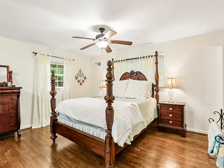 18033 Mill Creek Dr — Photo 29
