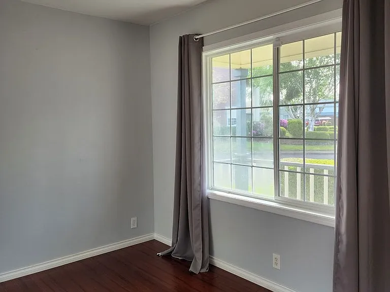 1592 Kingston Way — Photo 7