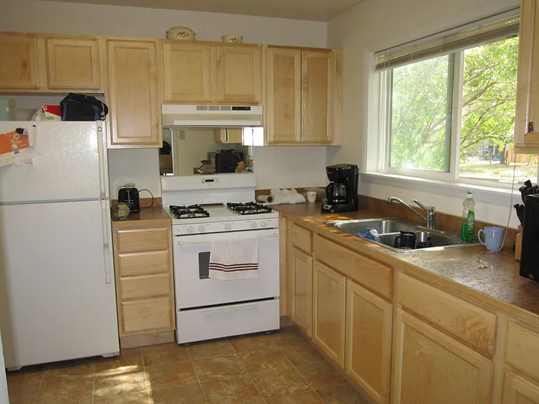408 S Ash St — Photo 3