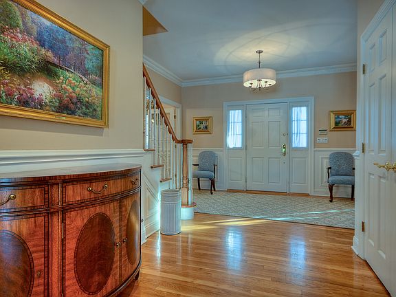 2nd image of 4 Henkers Farm Ln