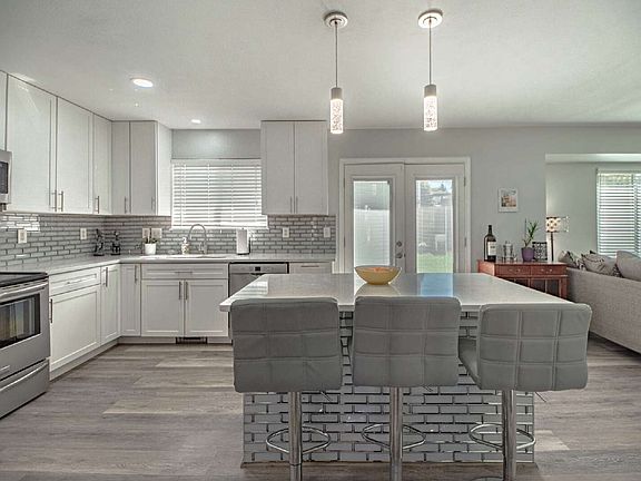 4th image of 2875 Warrenton Way