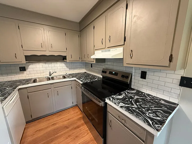 209 Longstreet St — Photo 8