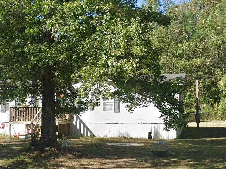 130 Gadsden Ave — Photo 2