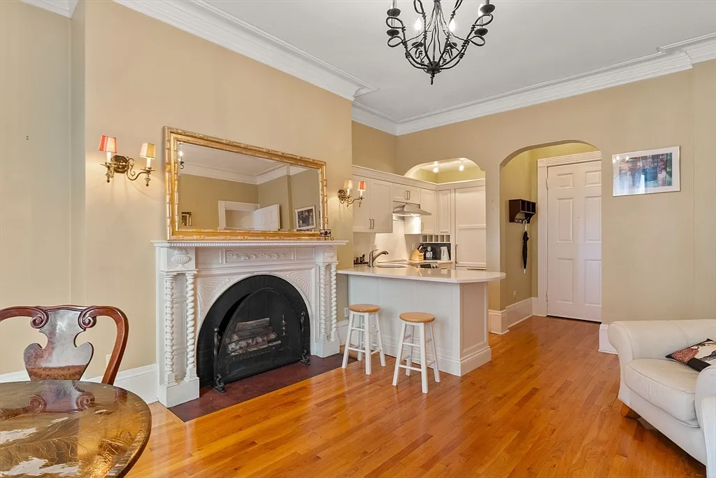 1 bed, 1.0 bath, 577 sqft, $5,250 — Photo 4