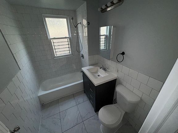 3rd image of 115 22nd St #G1