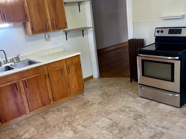 625 Pleasant Ave Floor 2, Peckville, PA 18452
