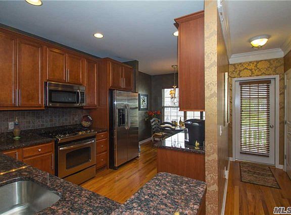 5th image of 68 Warwick Dr