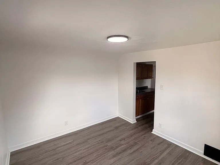 328 Murray Ave — Photo 1
