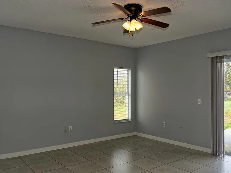 752 Paris Dr — Photo 6