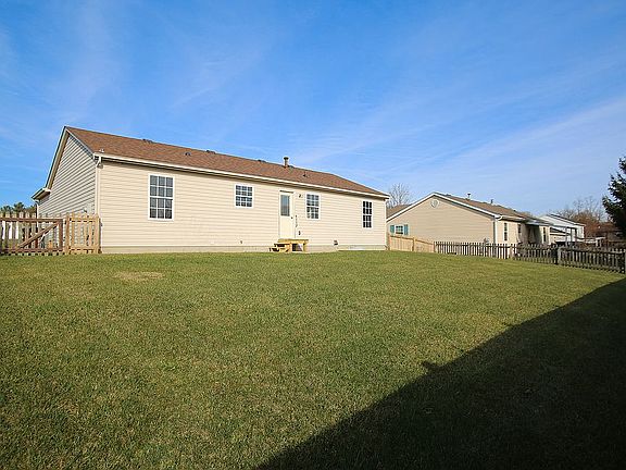 4th image of 483 Meadow Springs Dr