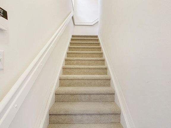 5th image of 108 Lighthouse Cir APT B
