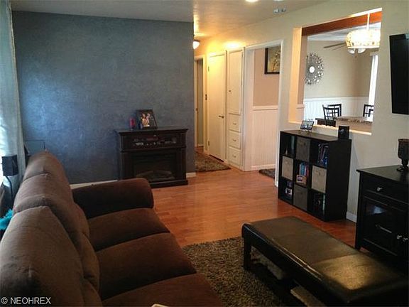 3rd image of 1235 Treasch Dr