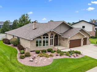 8446 Fairfield Ln, Tinley Park, IL 60487