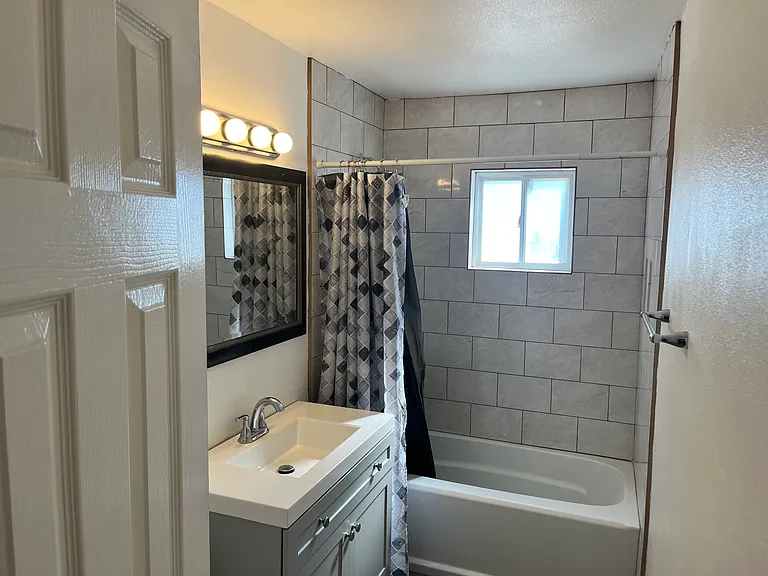 904 Laguayra Dr NE — Photo 8