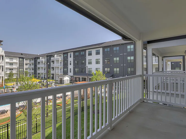 The Flats at Laurel & Pine — Photo 18