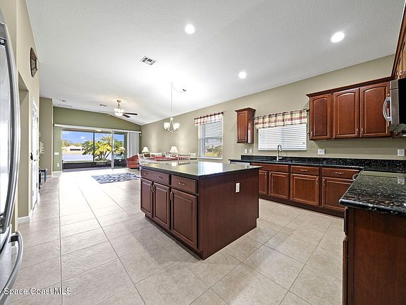 3rd image of 1327 Dittmer Cir SE
