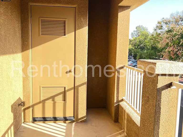 10326-28 Scripps Poway Pkwy — Photo 16