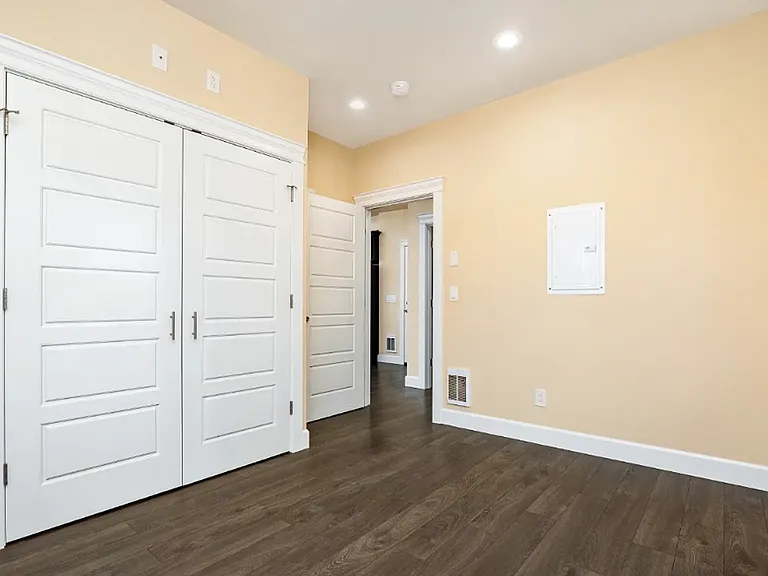 Marigold Apartments — Photo 15