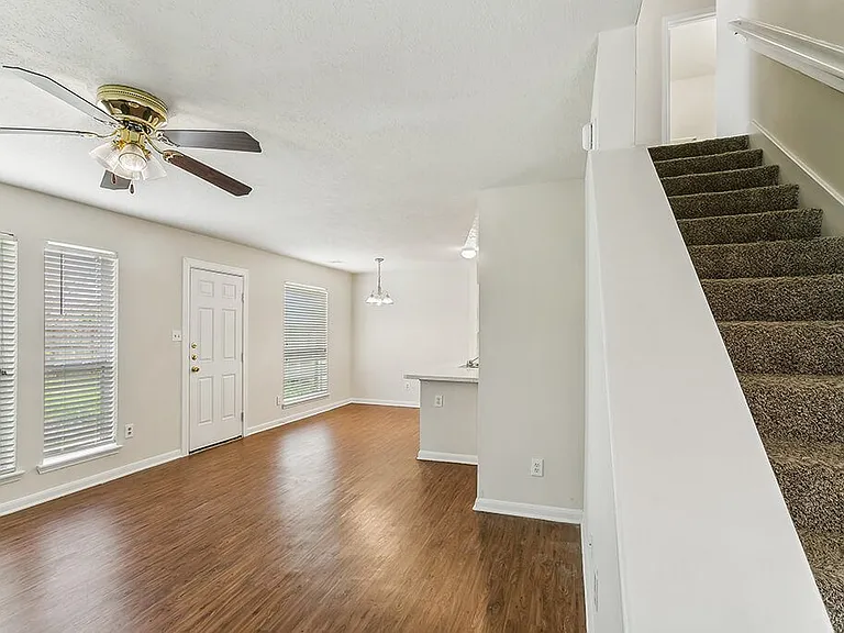 Sterling Green Village & Sheldon Ranch Apartments — Photo 20
