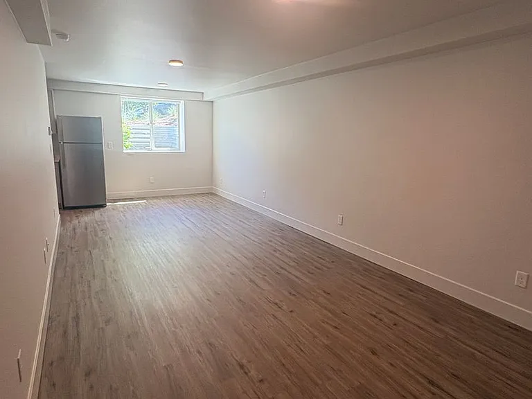 Denny Apartments — Photo 7