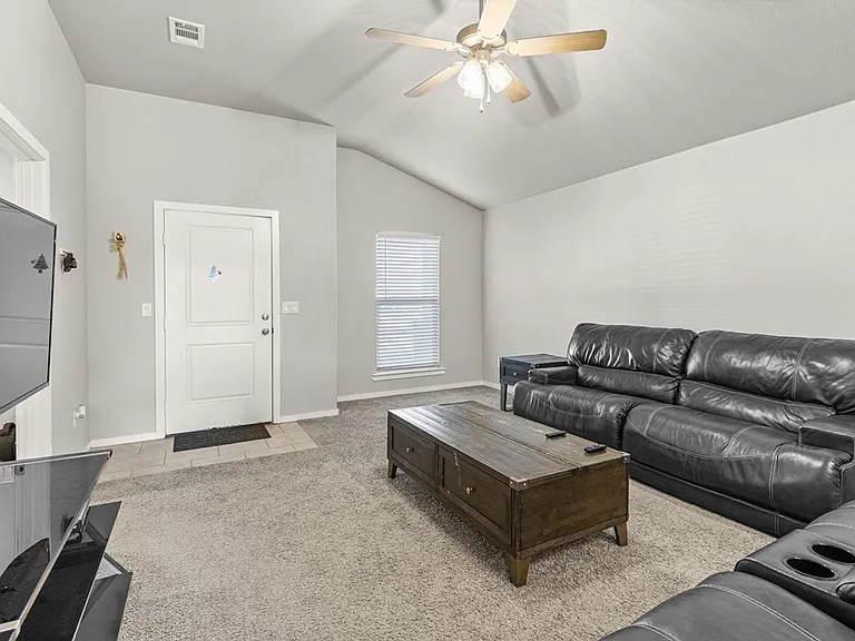 9407 Ratliff Ridge Ave — Photo 10