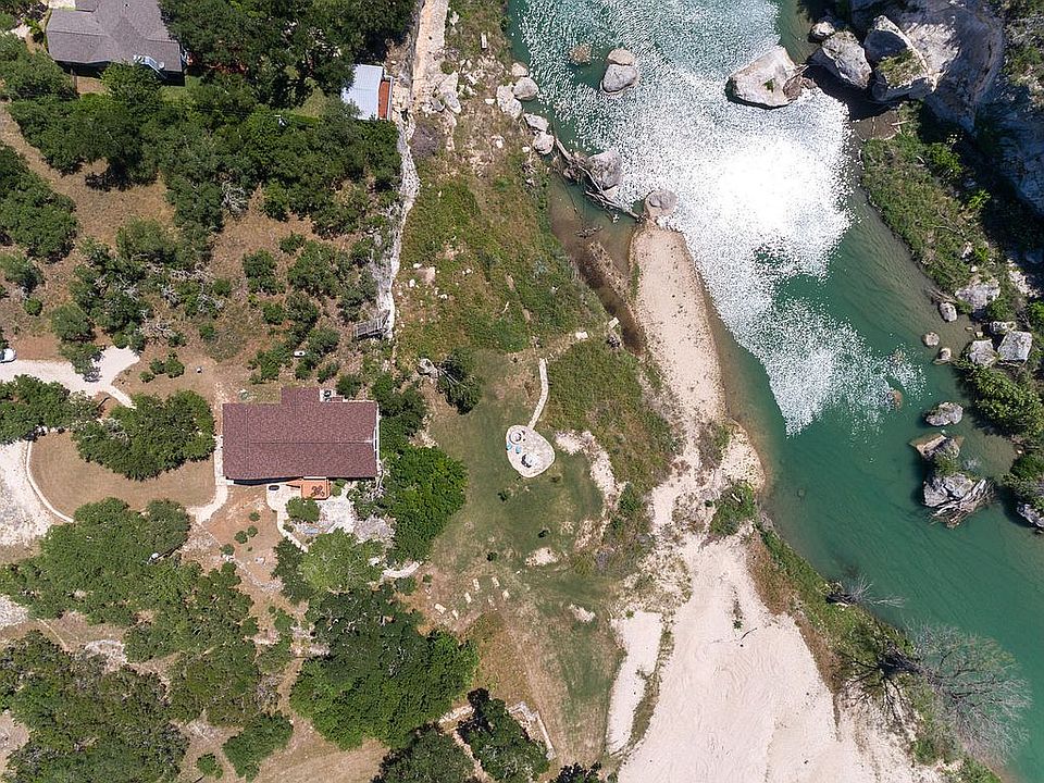 lot 12 between houses