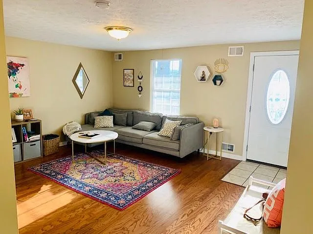 Building Photo - 2243 McKees Rocks Rd #3