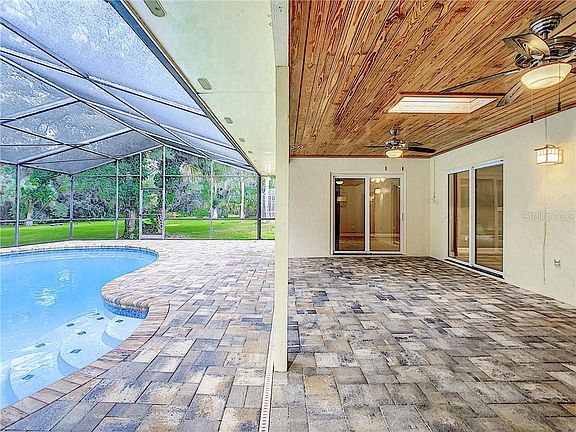 5th image of 820 Riverbend Blvd