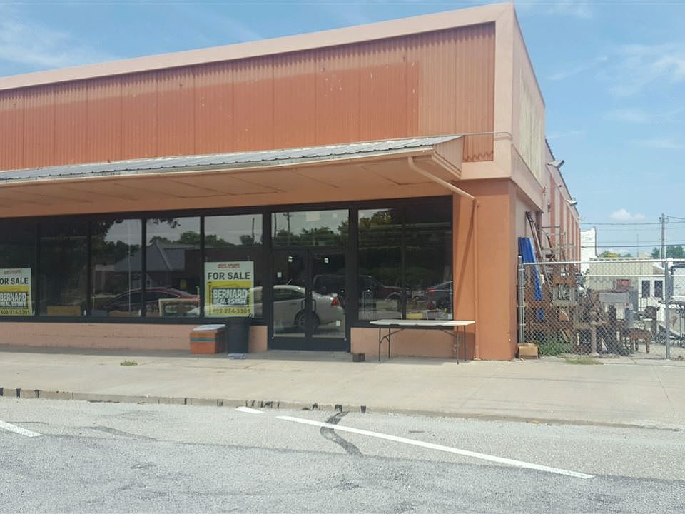 2nd image of 906 13th St