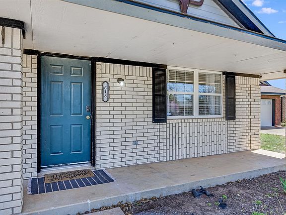 2nd image of 618 Bent Wood Dr