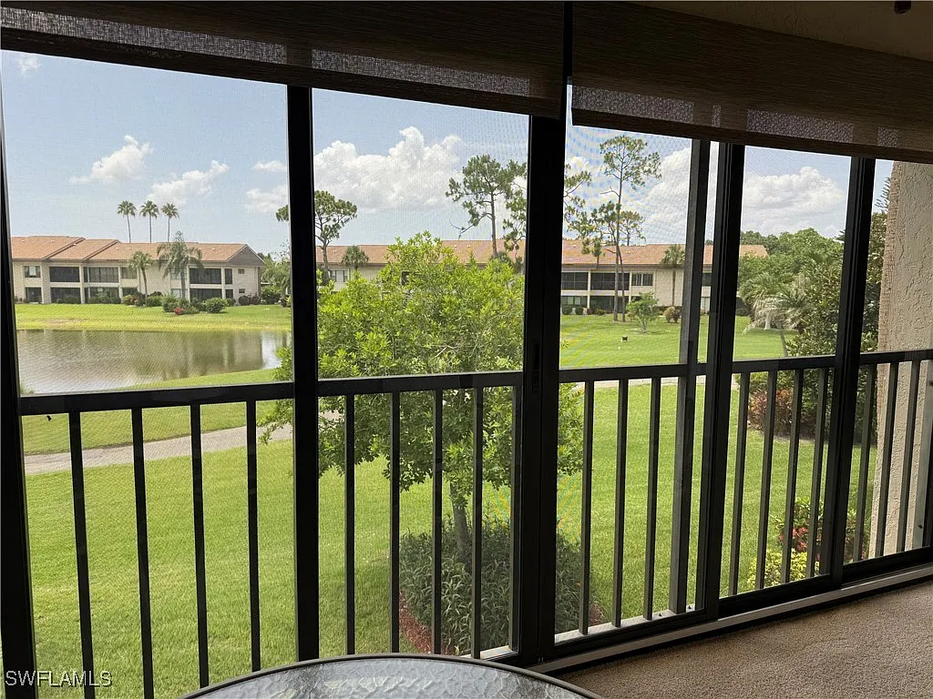 Building Photo - 5590 Trailwinds Dr #421