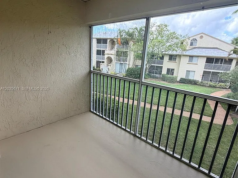 19216 Glenmoor Dr #19216 — Photo 13