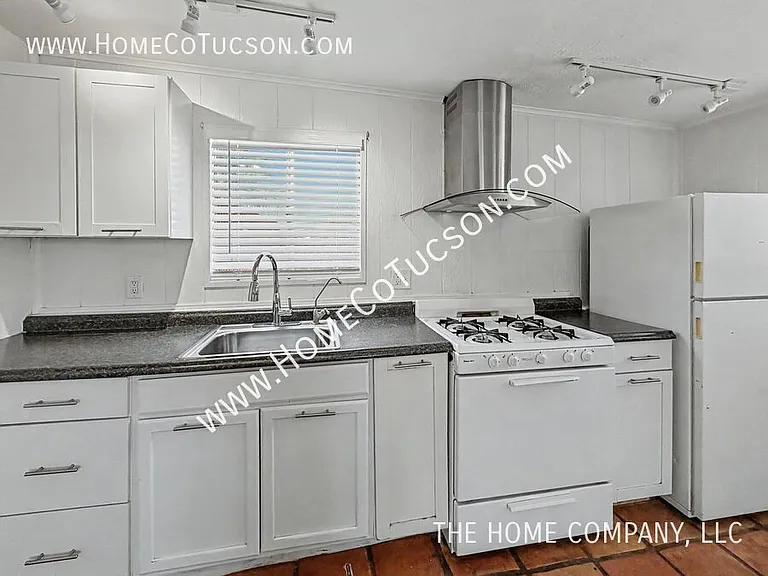 542 E Speedway Blvd — Photo 4