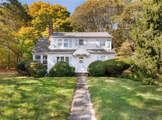 188 Lynn Ave, Hampton Bays, NY 11946
