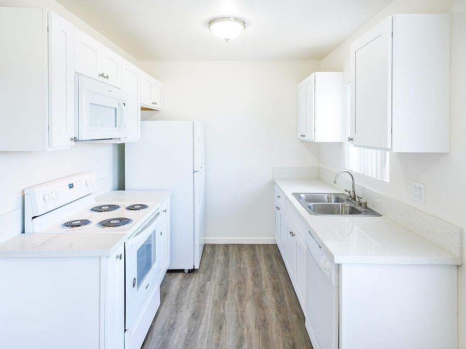 1st image of 3723 Ingraham St APT 1