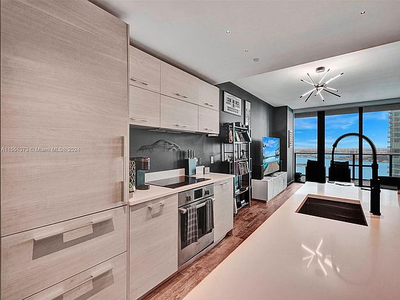 3rd image of 650 NE 32nd St Unit 3602