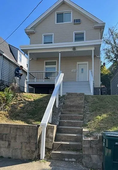 5 bed, 2200 sqft, $3,500 — Photo 1