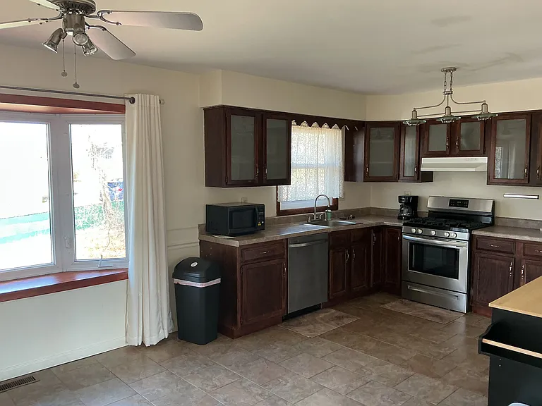 2 Dyer Dr — Photo 3