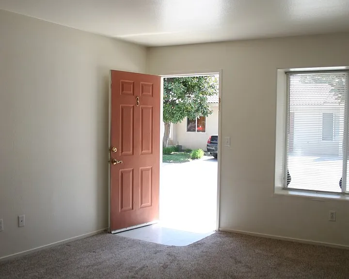 1321 Reddick Lane — Photo 2