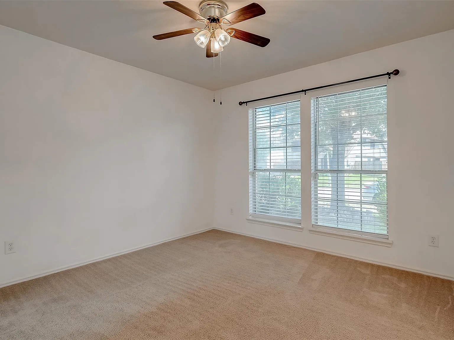 3 bed, 2.0 bath, 1570 sqft, $1,850 — Photo 4