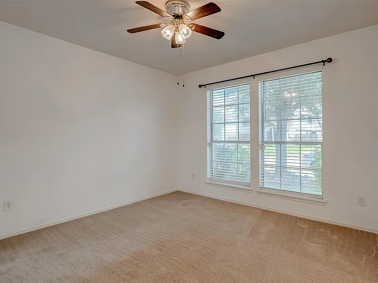 10902 Primrose Acres Ln — Photo 4