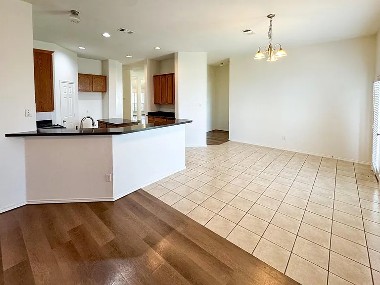 6416 Meadowcrest Ln — Photo 10