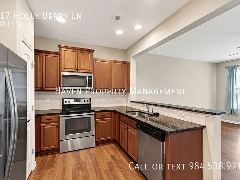 117 Holly Berry Ln — Photo 9
