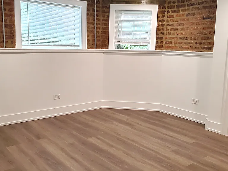 2226 W Argyle St #B1 — Photo 11