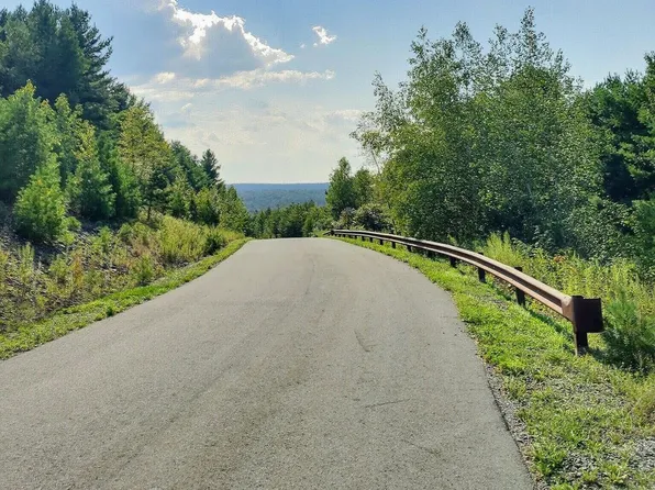 45 Skyline Dr, Milford, PA 18337