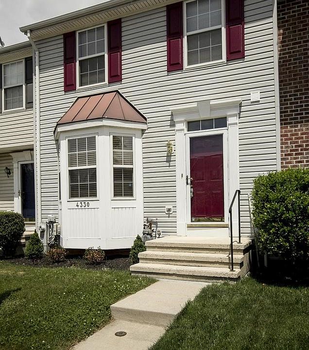 Incredible Townhome w/HUGE Bumpout