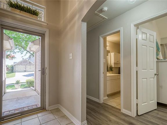 4th image of 9505 Glenshee Dr