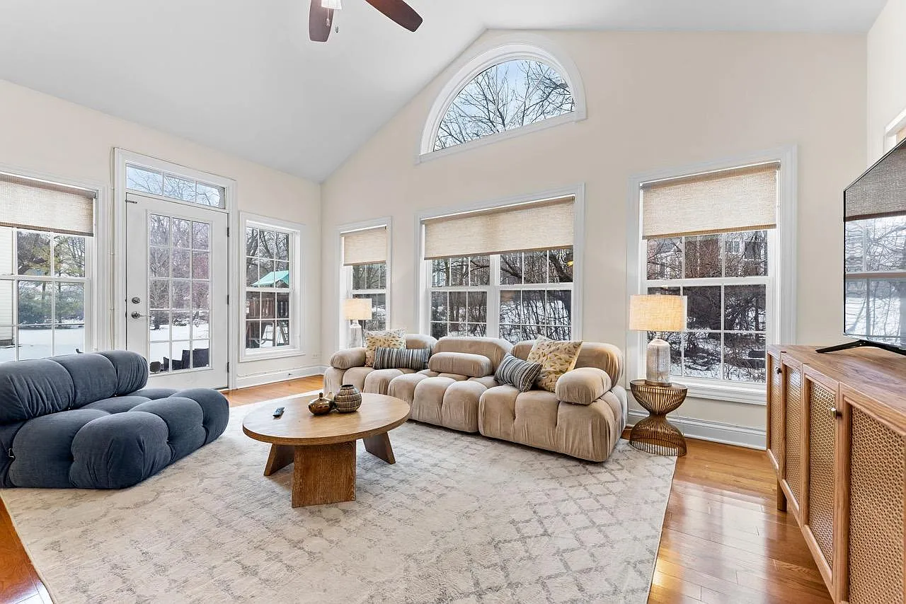 4 bed, 4.5 bath, 2884 sqft, $7,000 — Photo 2