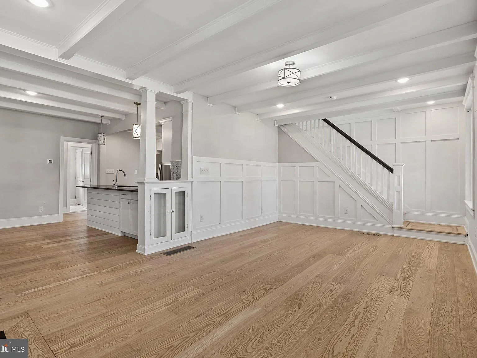 4 bed, 1430 sqft, $4,250 — Photo 2
