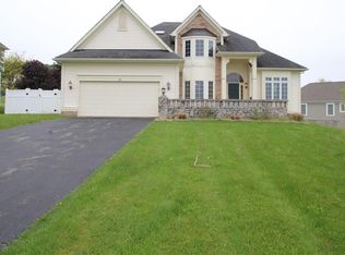 15 Stonebury Xing, Pittsford, NY 14534